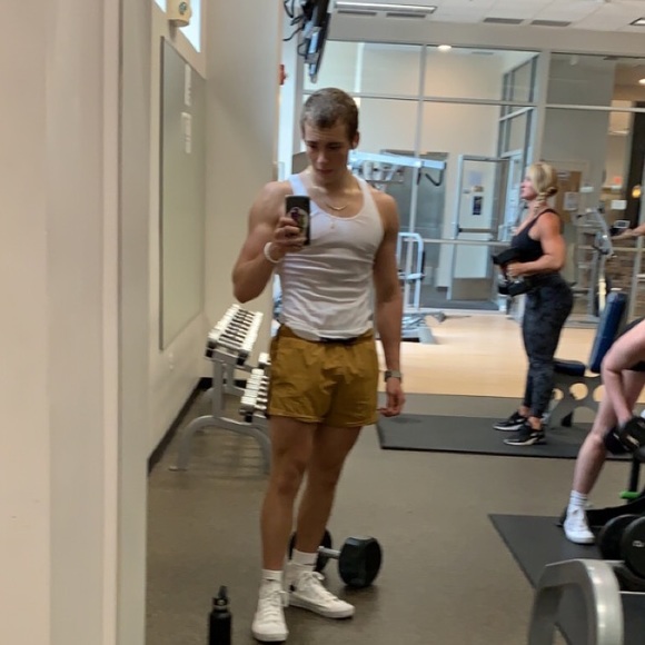 Meet your Posher, Killian - Picture 2 of 6